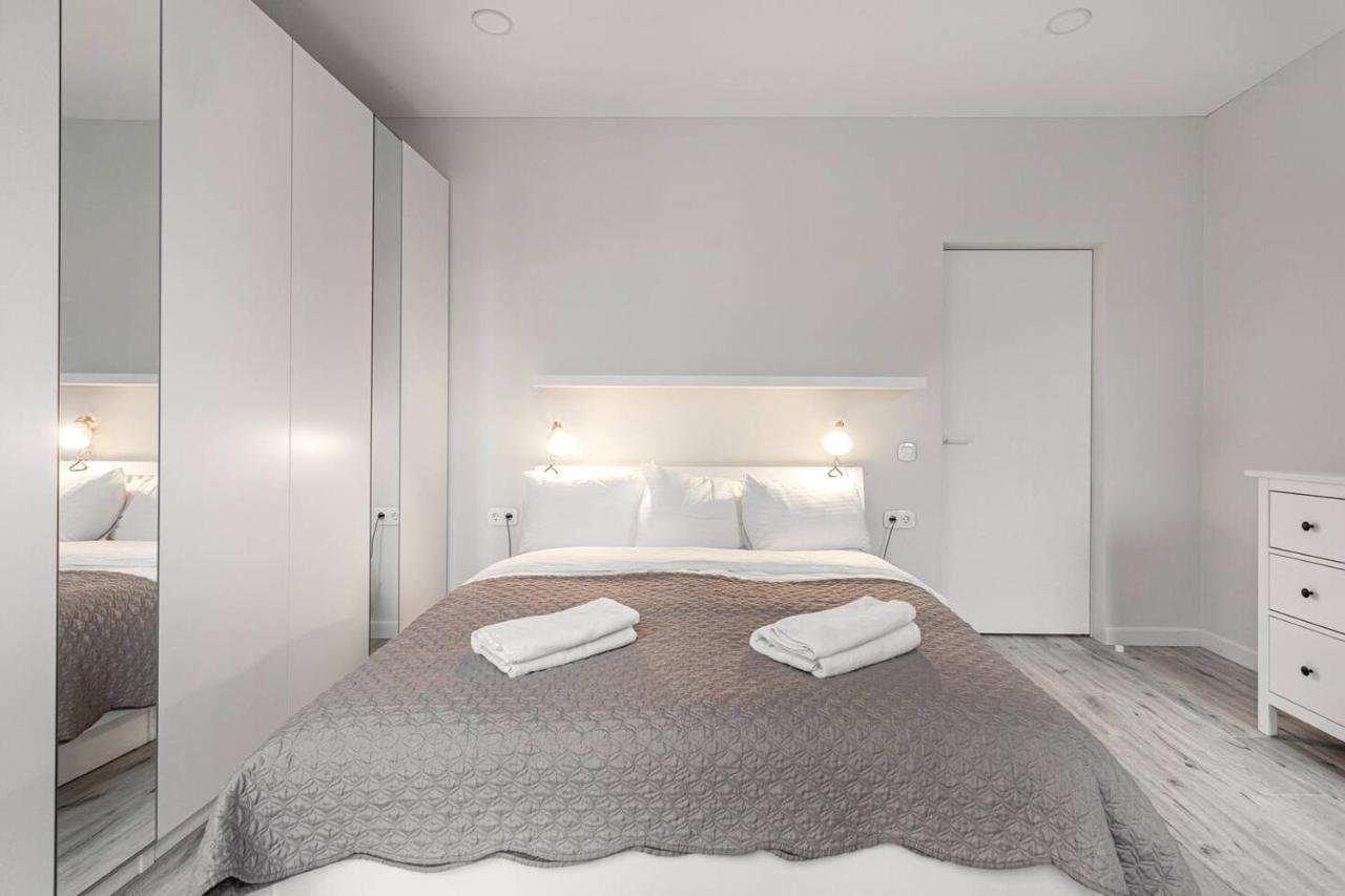 Happy Inn Vip, Self Check-In-24X7, A-C, Parking-In-The-Underground-Garage VNO Dış mekan fotoğraf