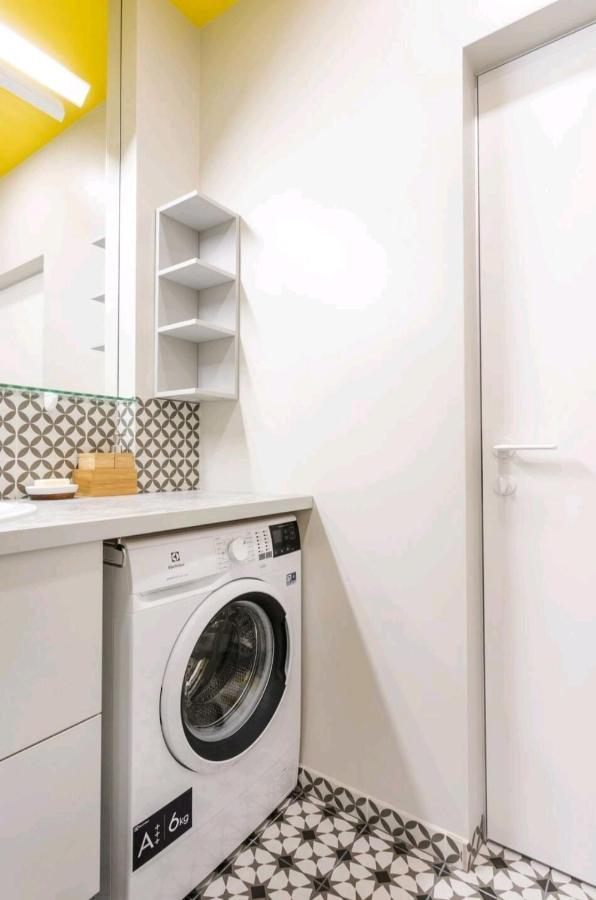 Happy Inn Vip, Self Check-In-24X7, A-C, Parking-In-The-Underground-Garage VNO Dış mekan fotoğraf